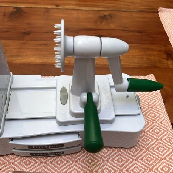 Veggetti Pro Vegetable Spiral Cutter - Picture 6 of 11